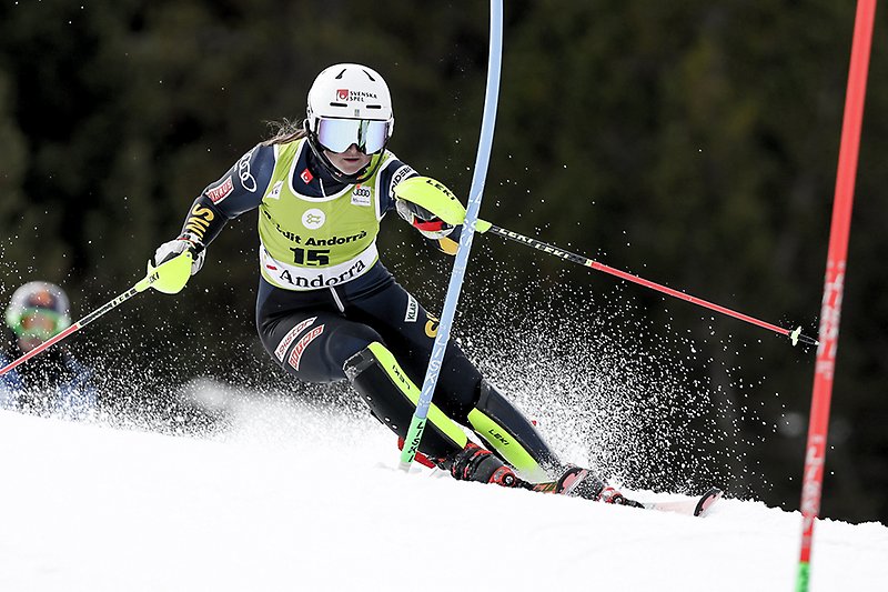 Hanna Aronsson Elfman åker slalom på världscupfinalen i Andorra 2023.