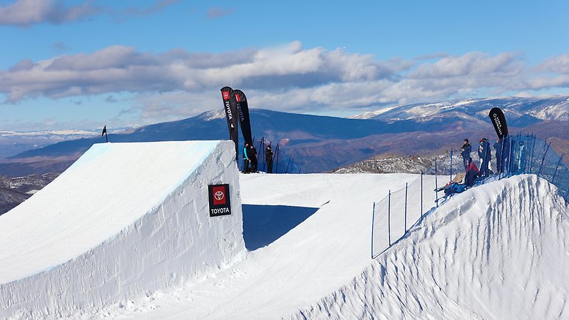 Delas av slopestyle-banan i Aspen, USA. Foto: @fisparkandpipe. 
